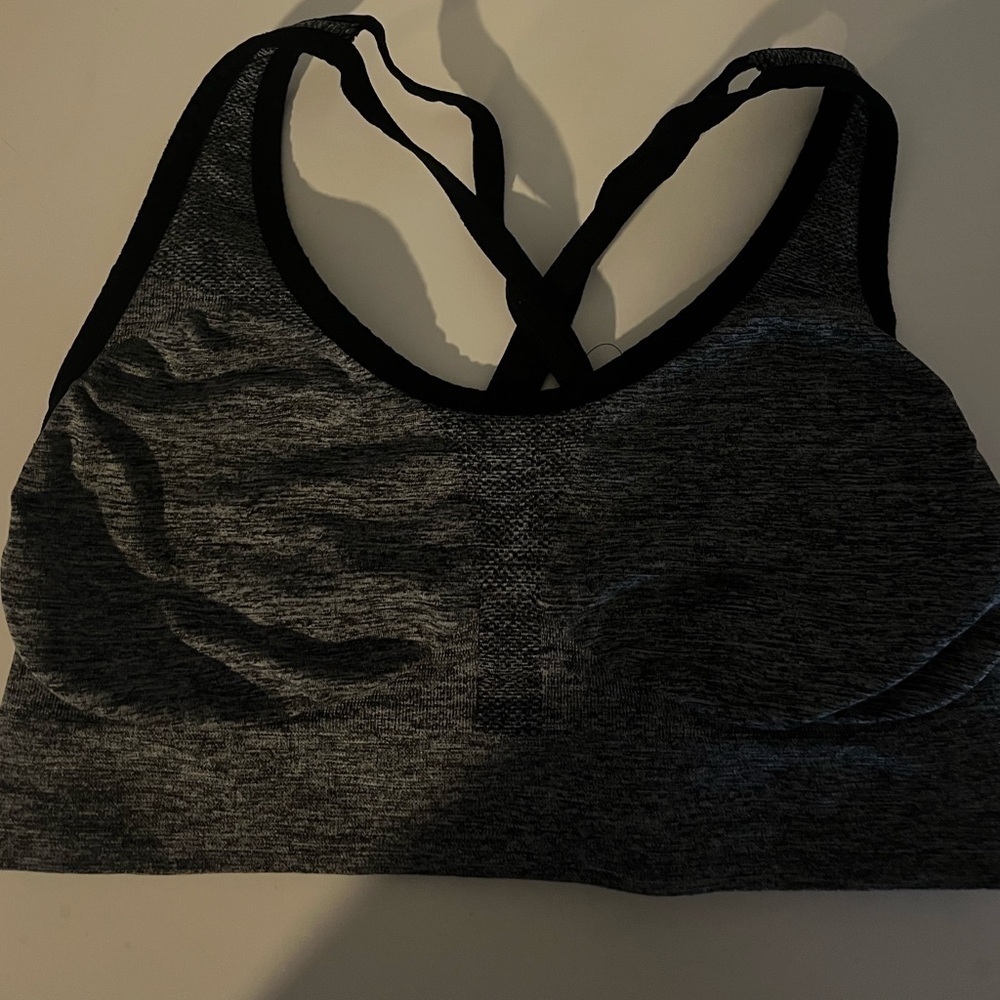 AK sports bra medium